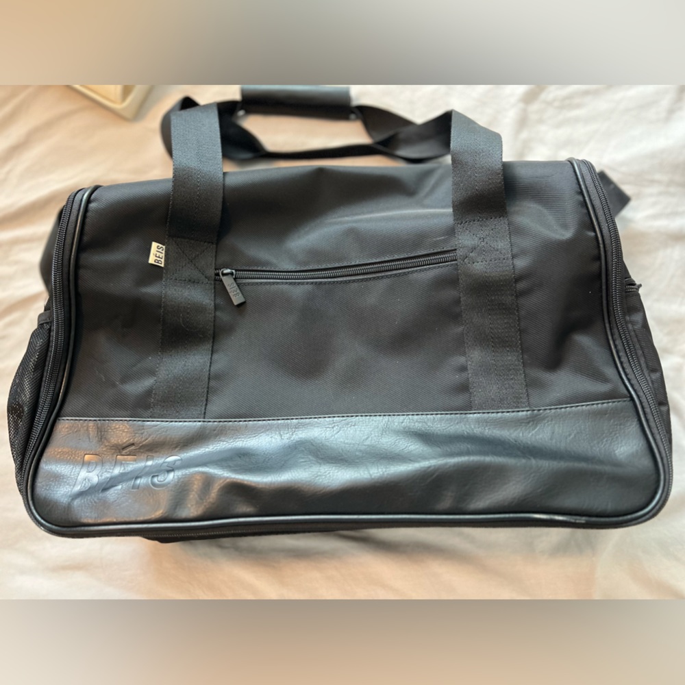LIMITED EDITION BEIS hanging expandable duffle / duffel bag in black